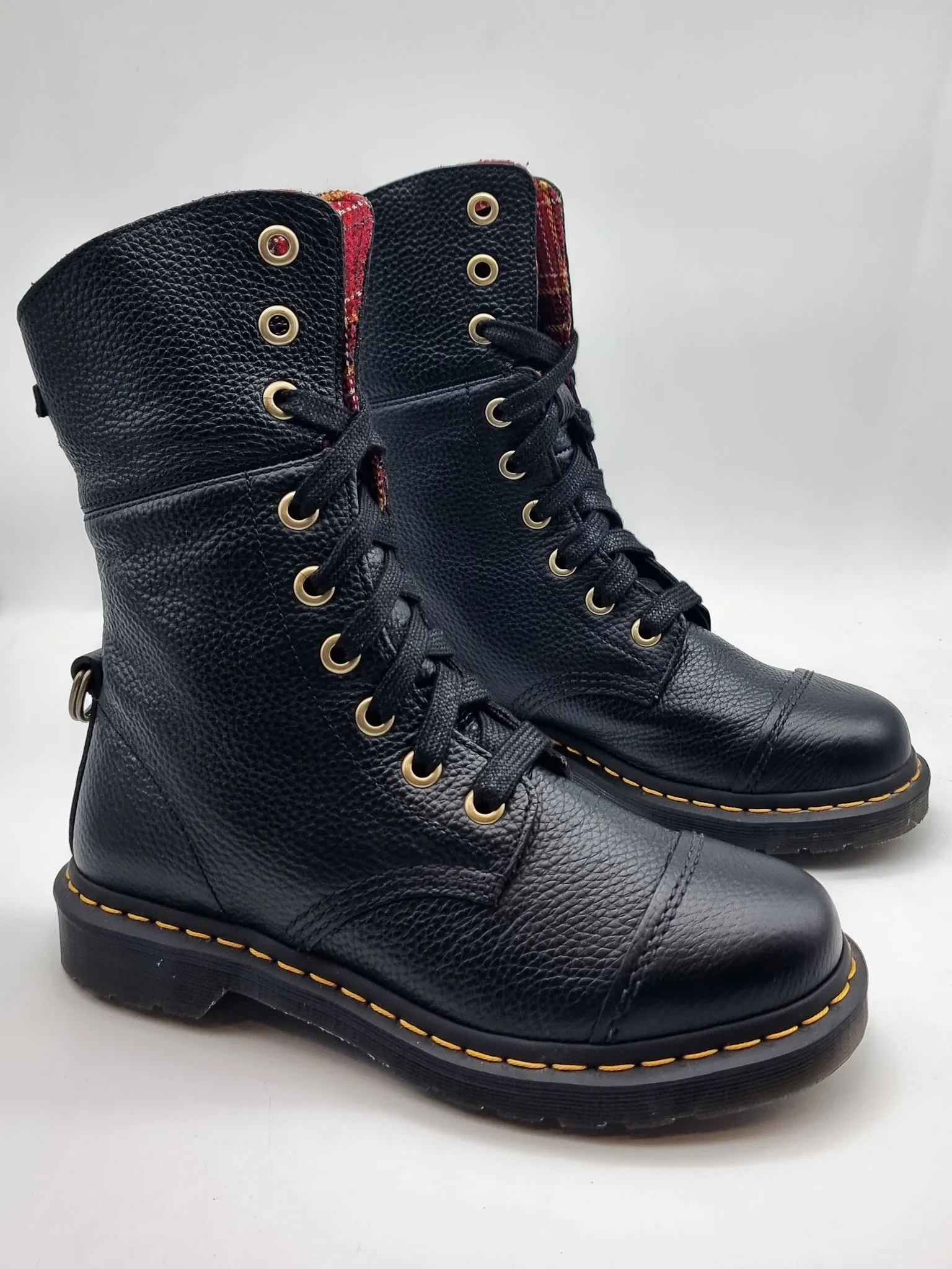 DR. MARTENS AIMILITA BLACK MILLED RED PLAID