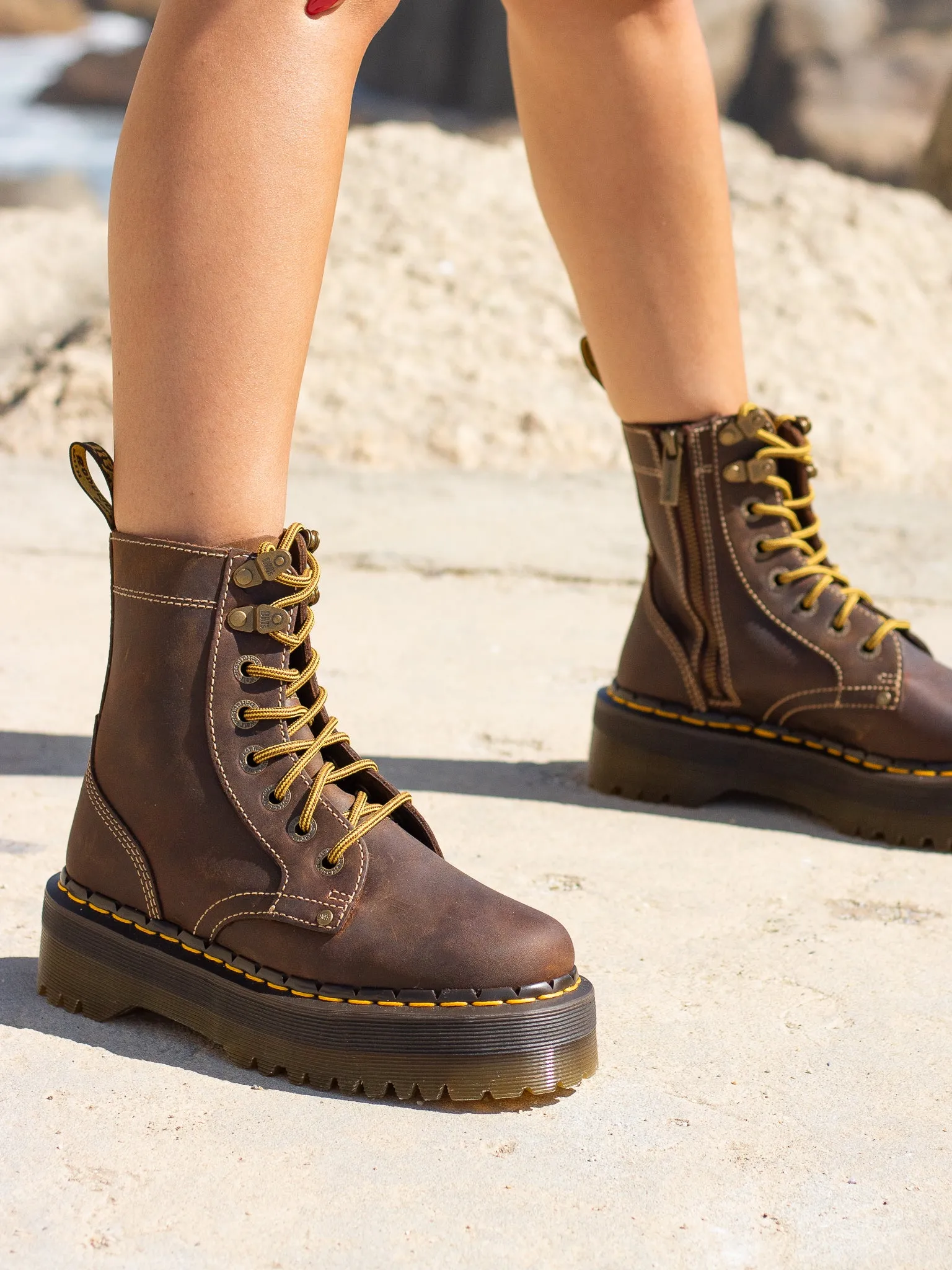 DR. MARTENS JADON ARC CRAZY HORSE BROWN