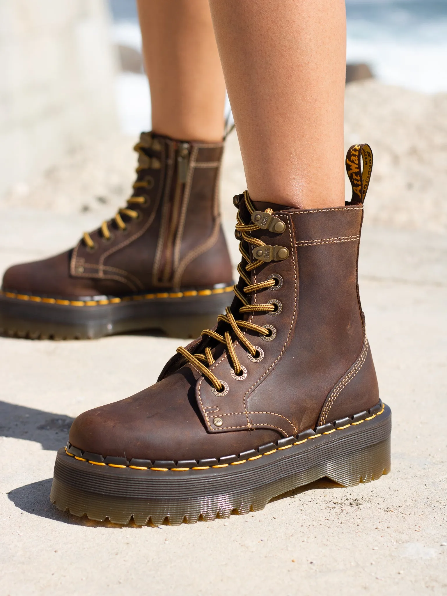 DR. MARTENS JADON ARC CRAZY HORSE BROWN